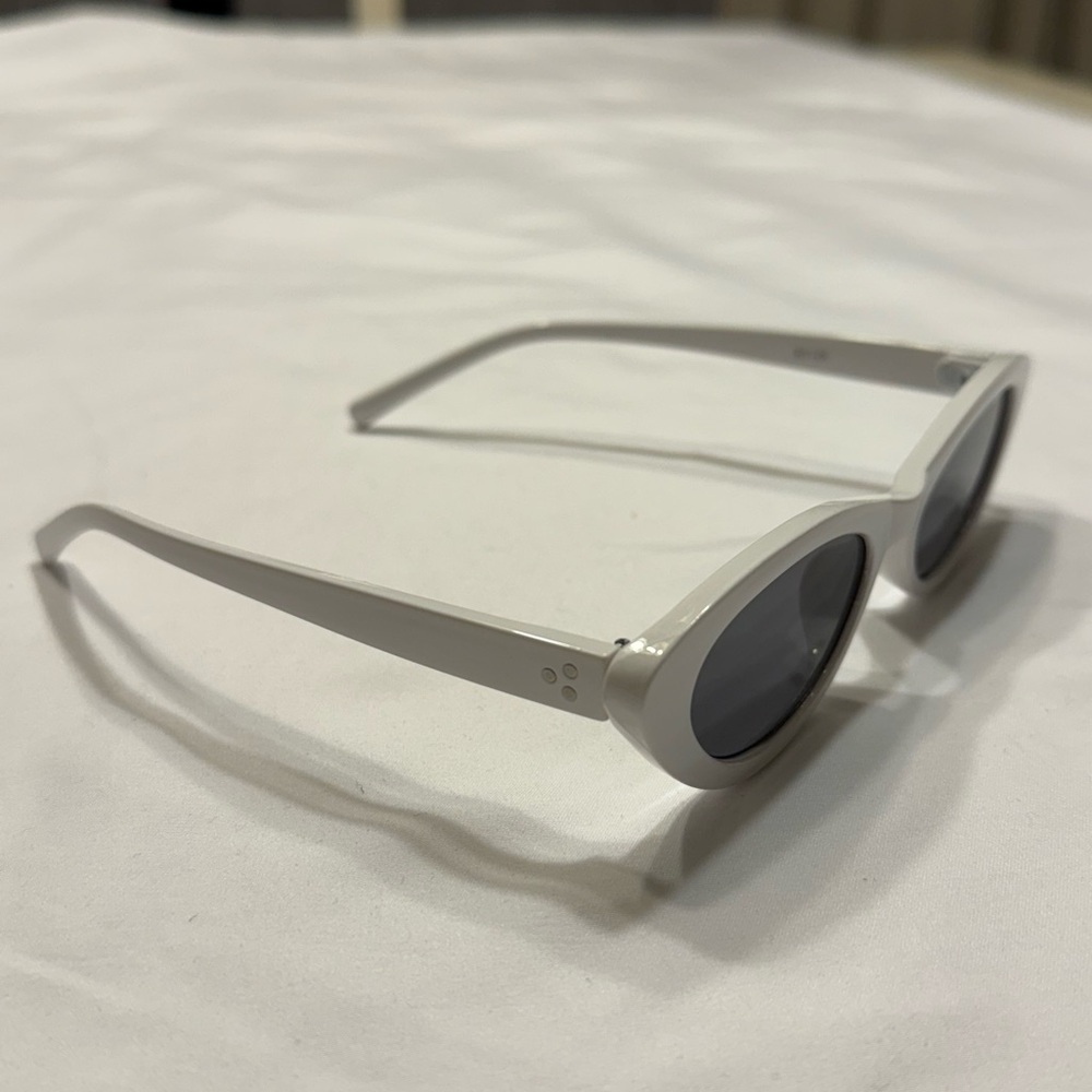 Retro White Oval Sunglasses
